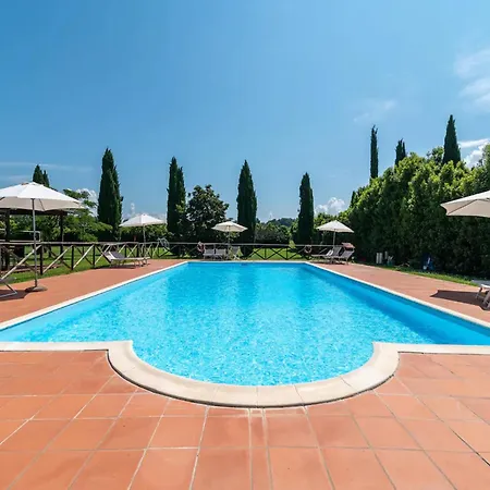 In With Shared Pool Apartament Laterina