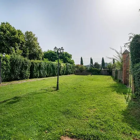 Apartament In With Shared Pool *